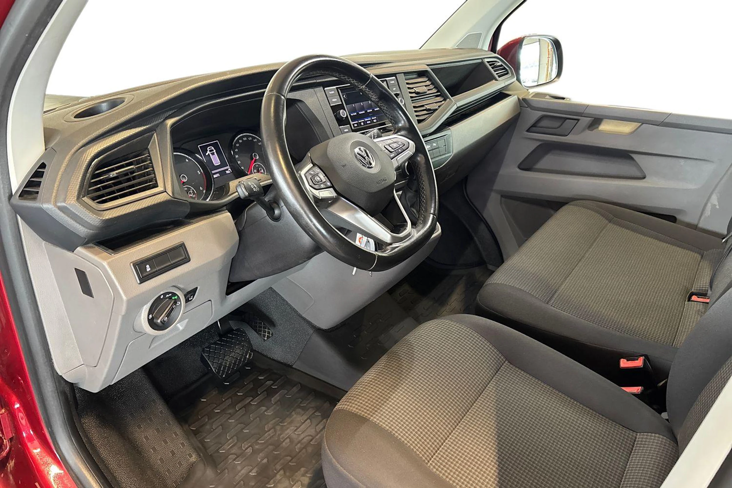 Punainen Volkswagen TRANSPORTER 2020 kuva 8.