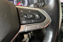 Punainen Volkswagen TRANSPORTER 2020 kuva 18.