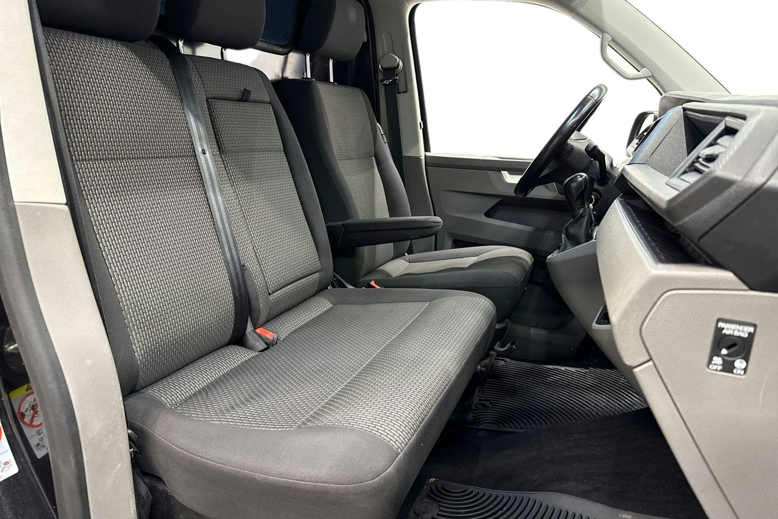 Musta Volkswagen TRANSPORTER 2020 kuva 11.