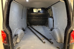 Musta Volkswagen TRANSPORTER 2020 kuva 15.