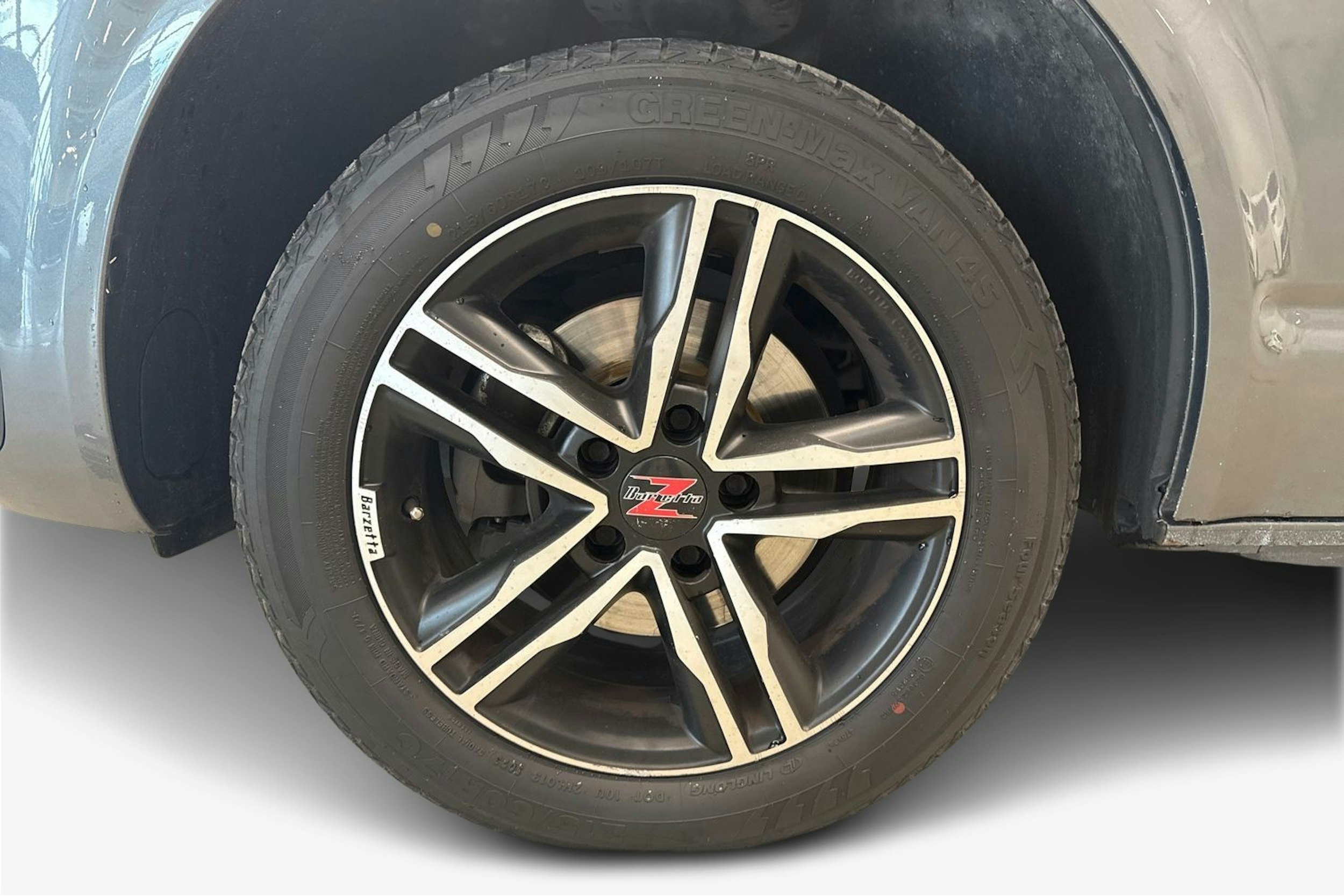 harmaa Volkswagen Transporter 2020 kuva 11.