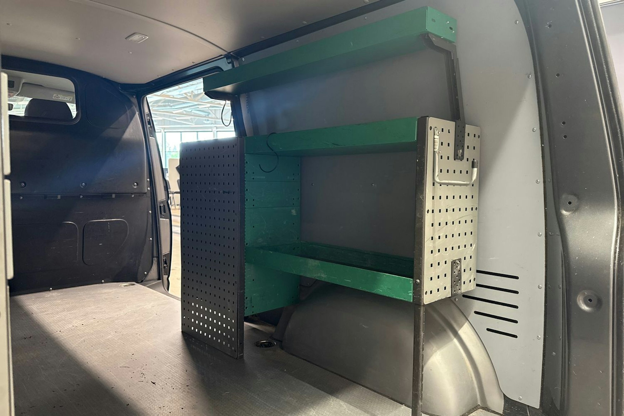 harmaa Volkswagen Transporter 2020 kuva 14.