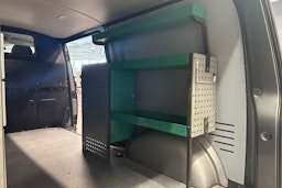 harmaa Volkswagen Transporter 2020 kuva 14.