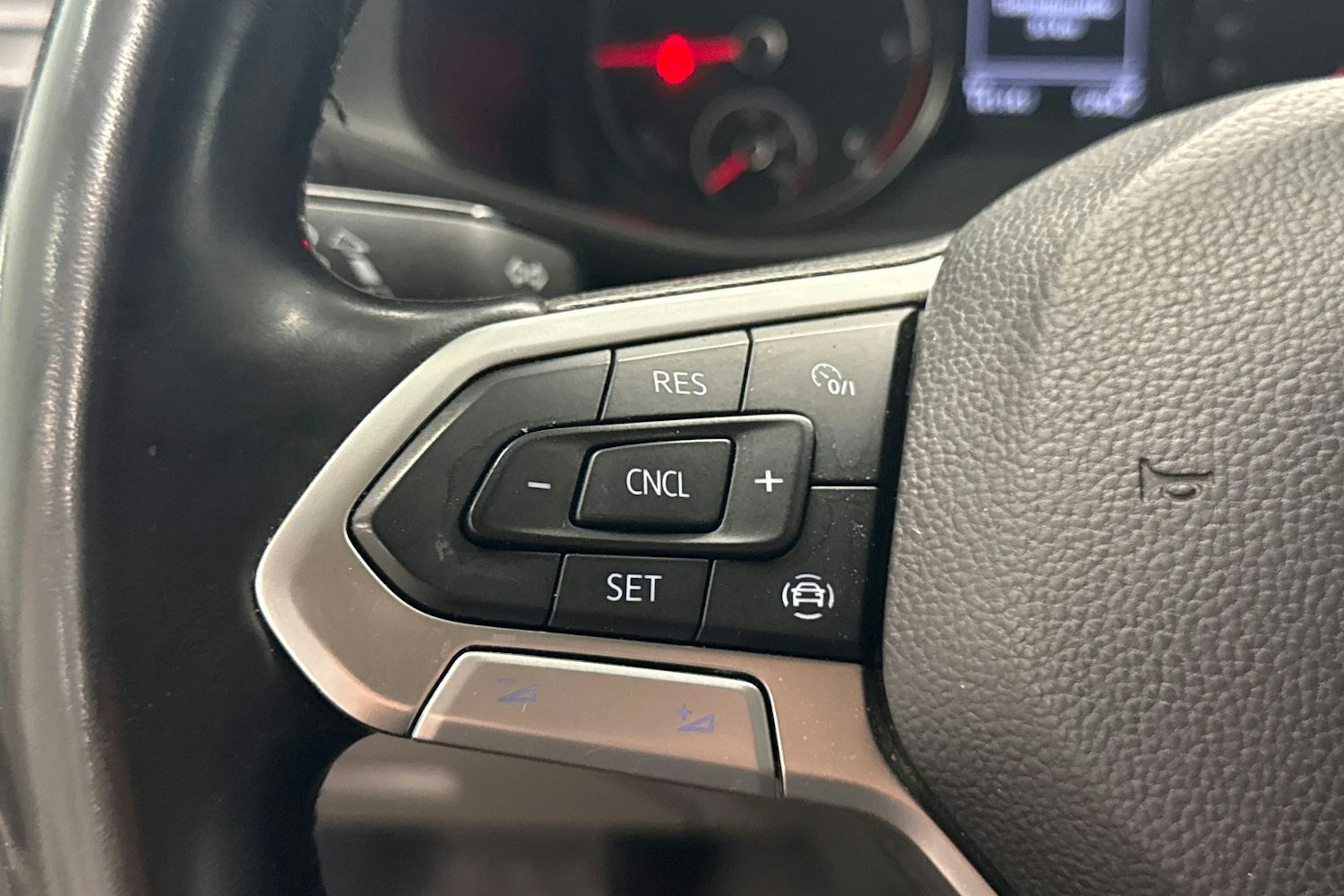 harmaa Volkswagen Transporter 2020 kuva 16.