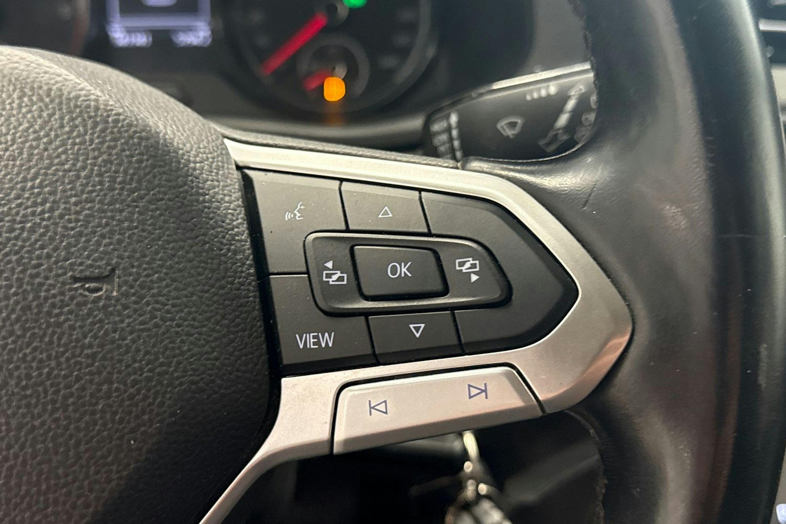 harmaa Volkswagen Transporter 2020 kuva 17.