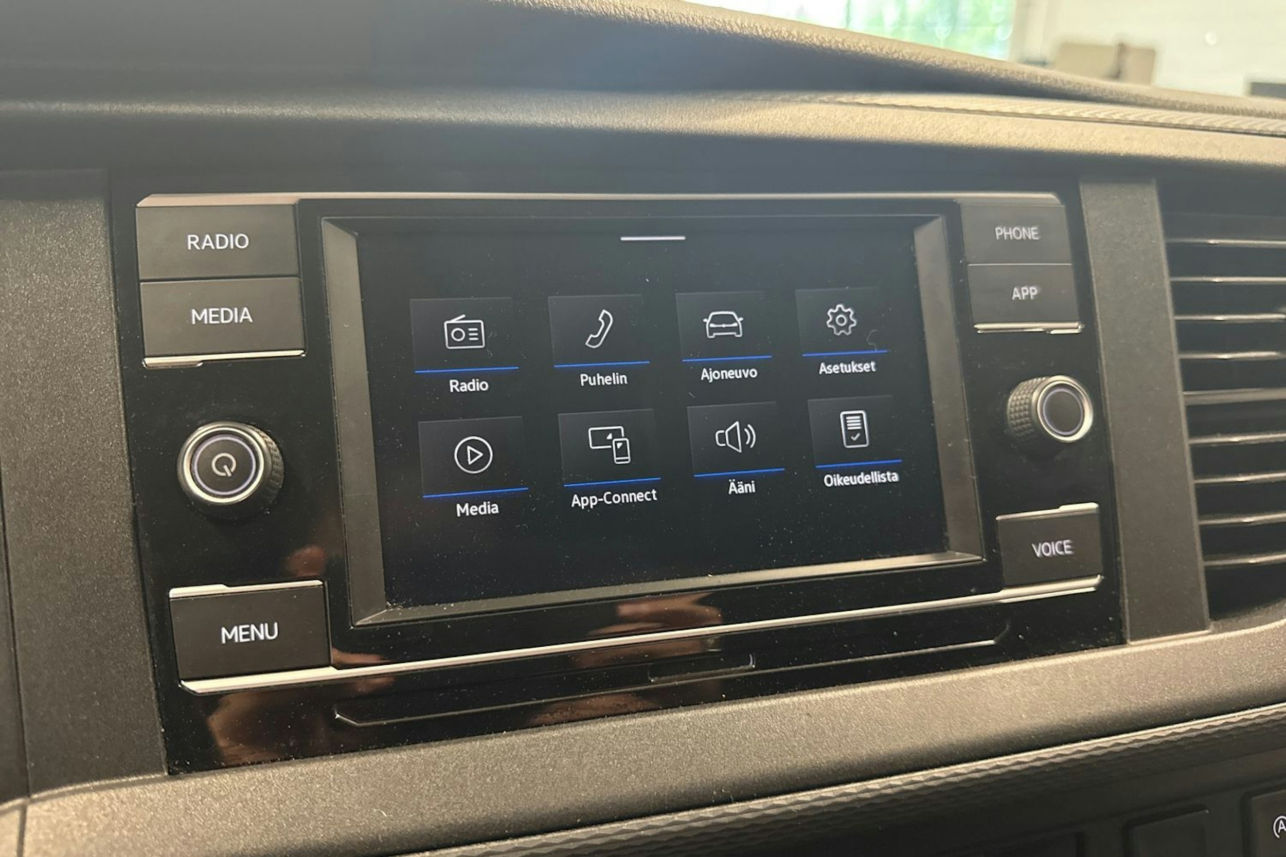 harmaa Volkswagen Transporter 2020 kuva 20.