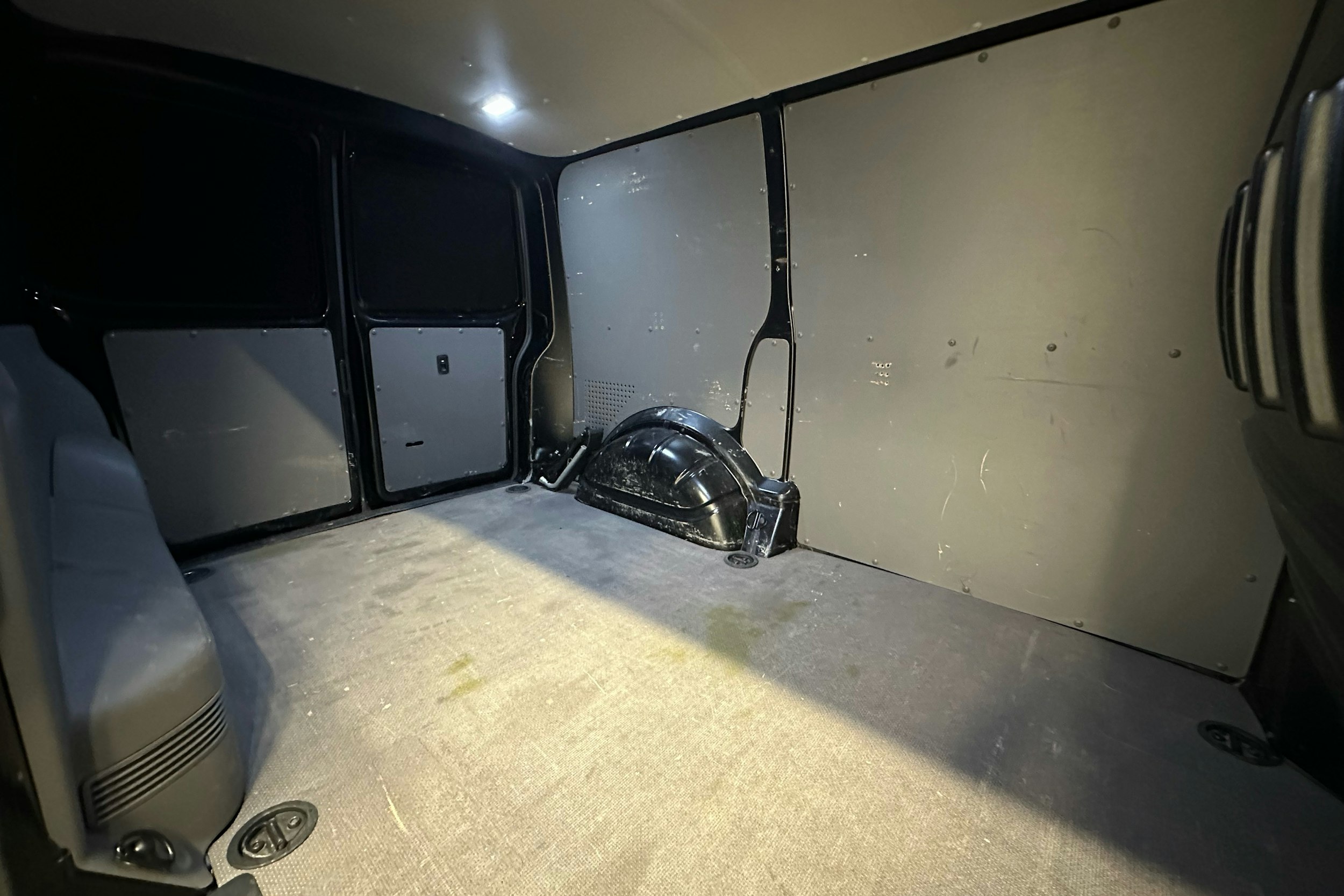 musta Volkswagen Transporter 2021 kuva 10.