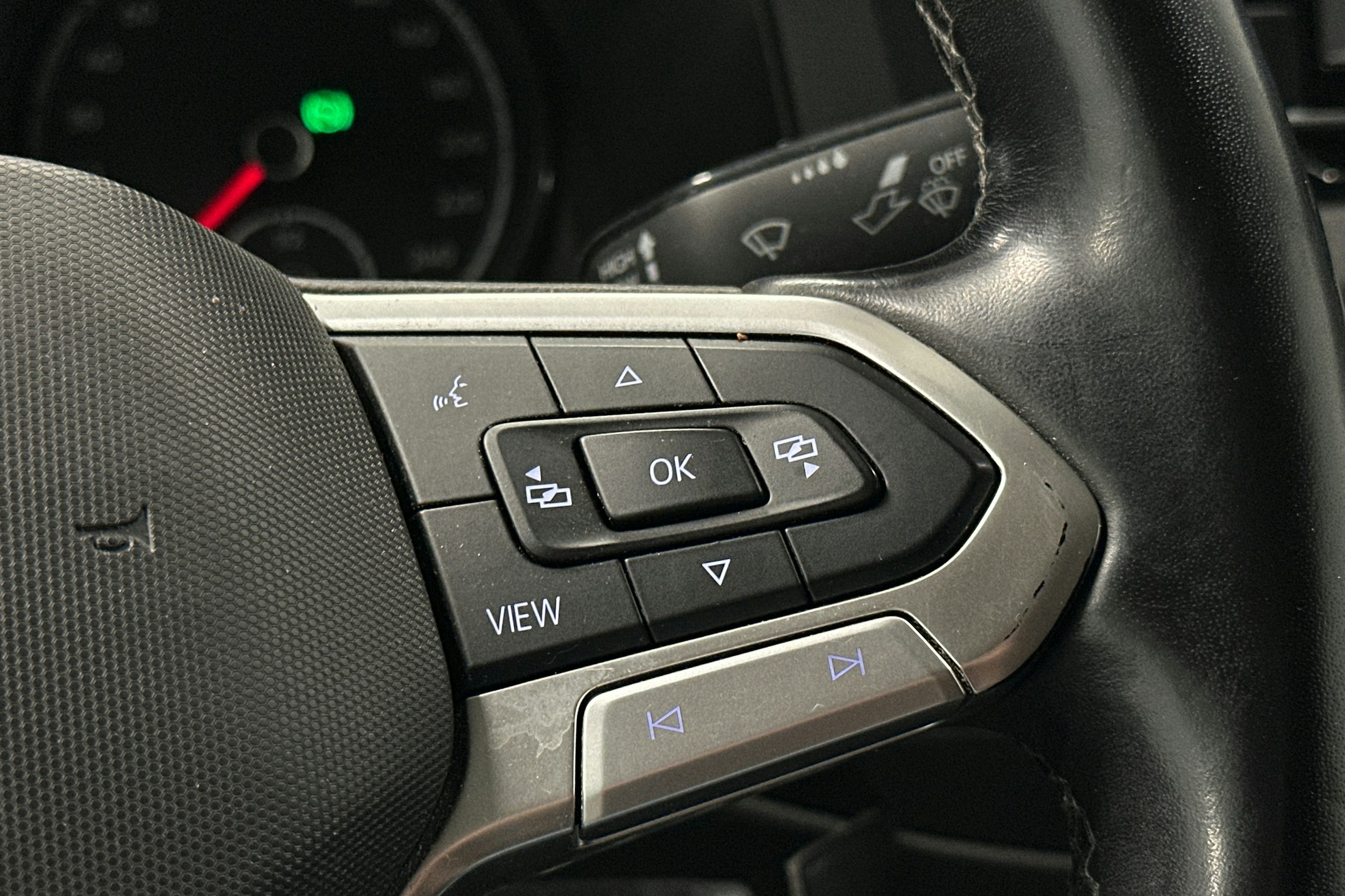 musta Volkswagen Transporter 2021 kuva 16.