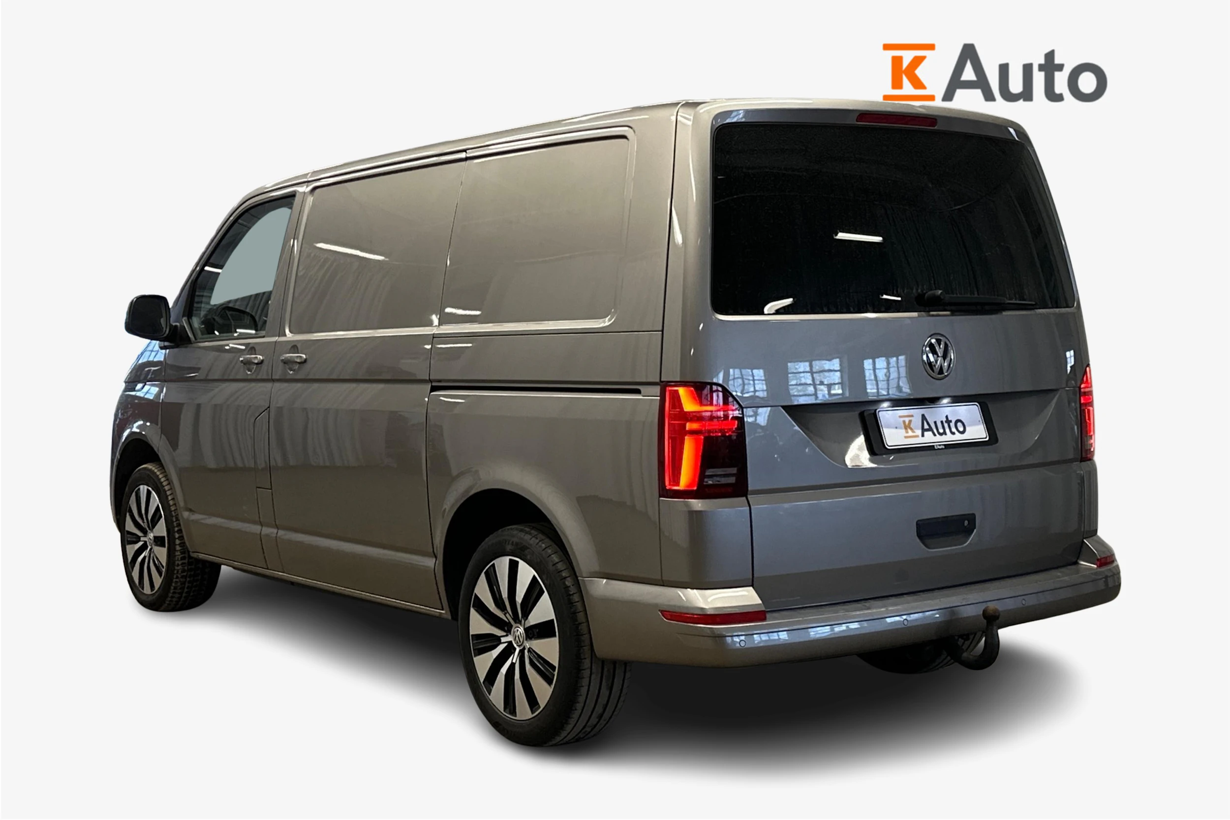 beige Volkswagen Transporter 2021 kuva 2.