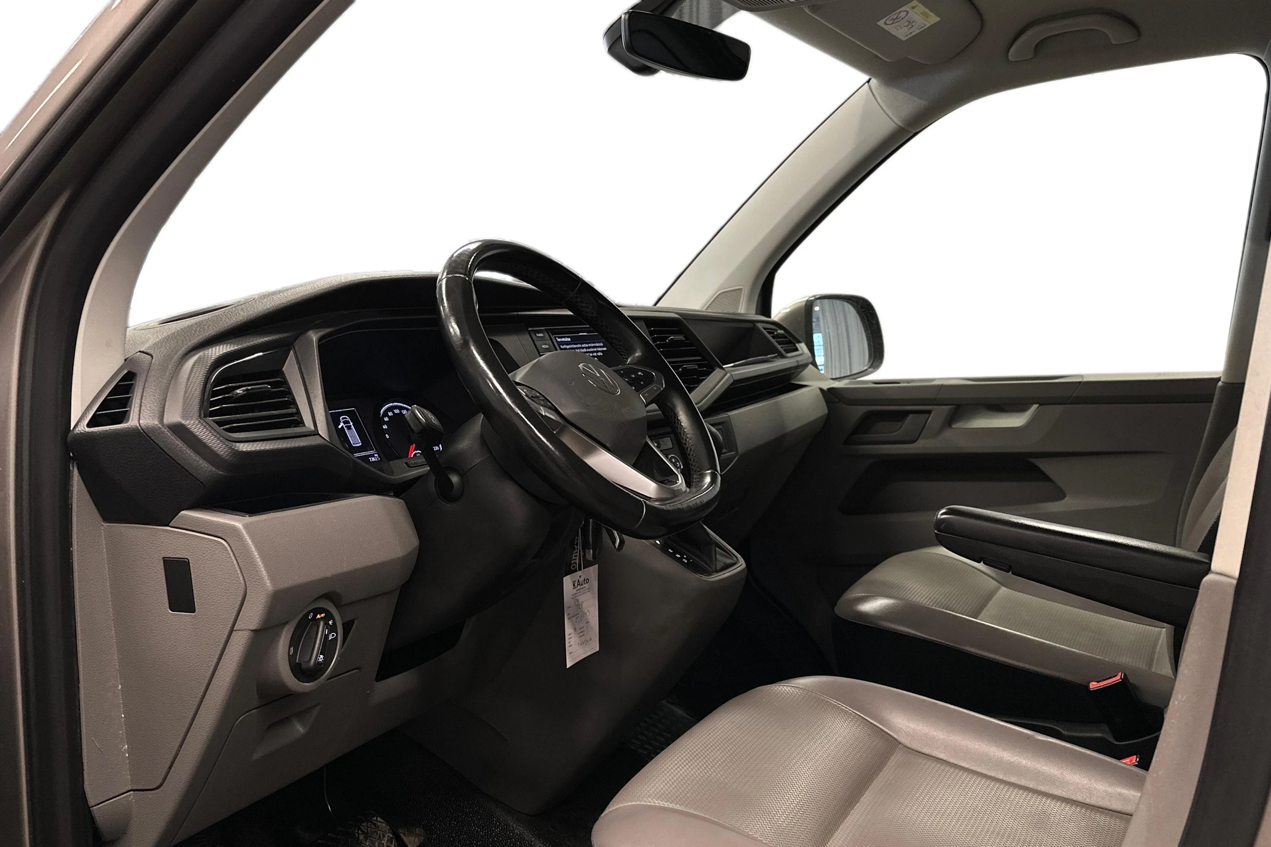 beige Volkswagen Transporter 2021 kuva 3.