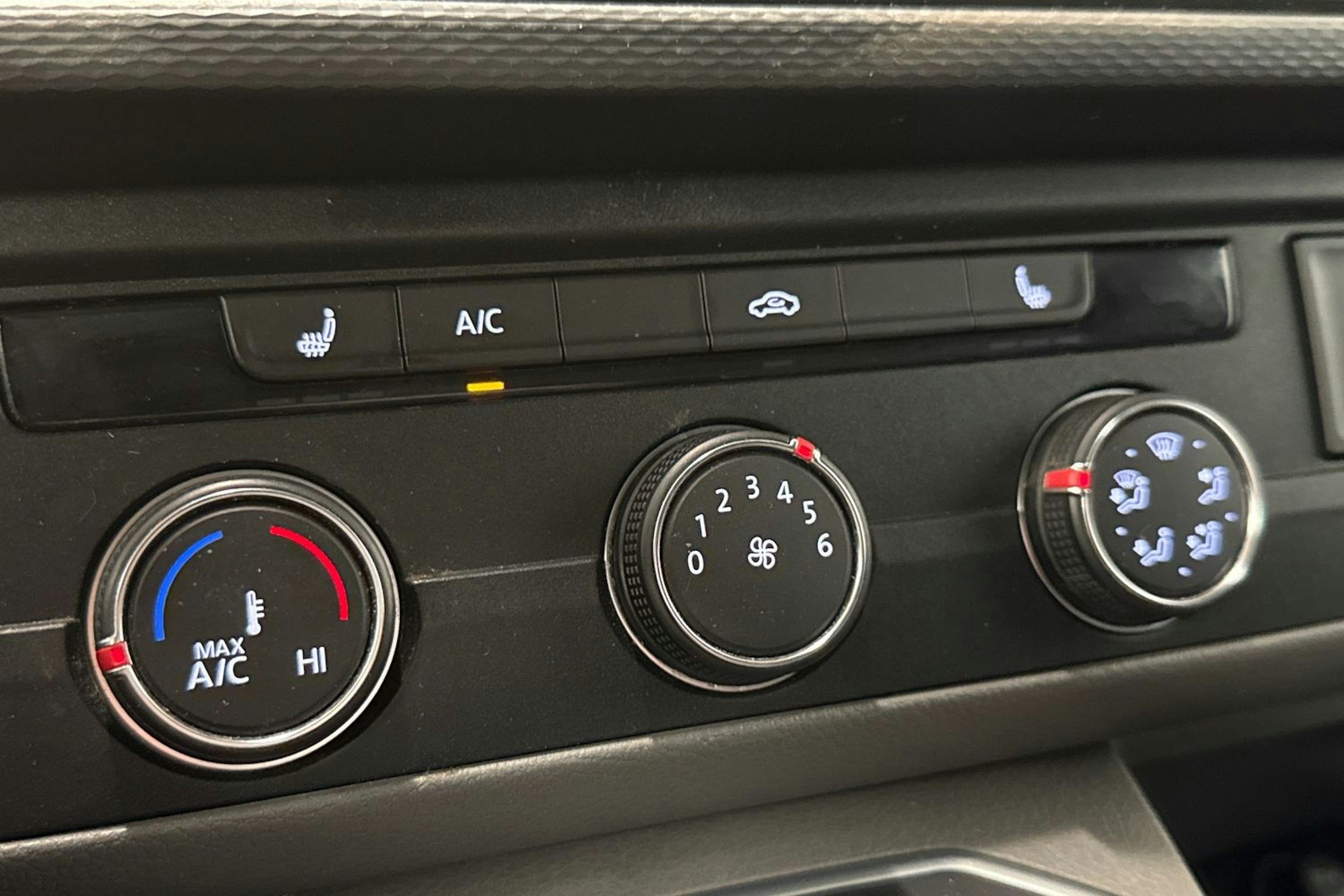 sininen Volkswagen Transporter 2021 kuva 24.