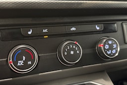 sininen Volkswagen Transporter 2021 kuva 24.