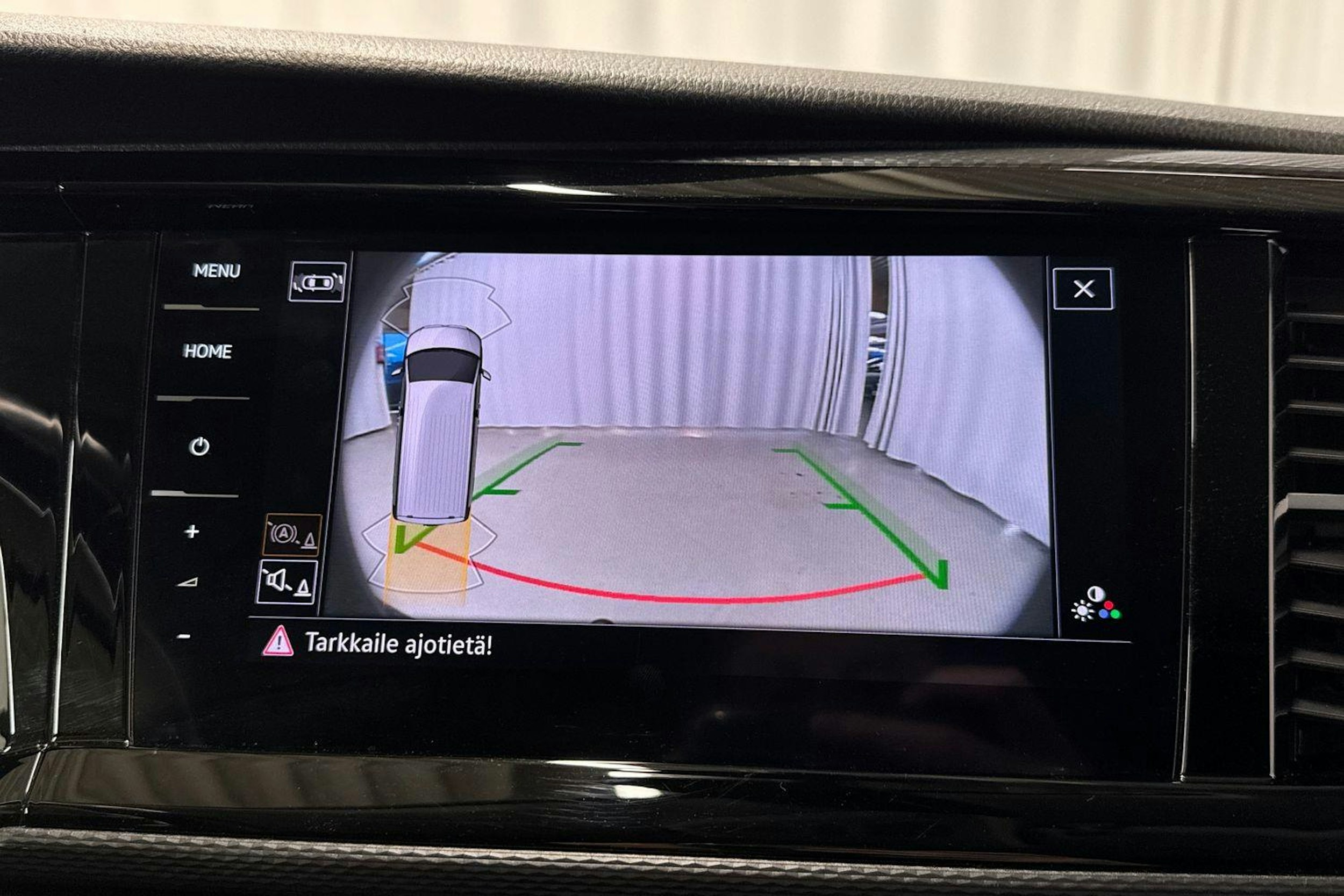 musta Volkswagen Transporter 2021 kuva 18.