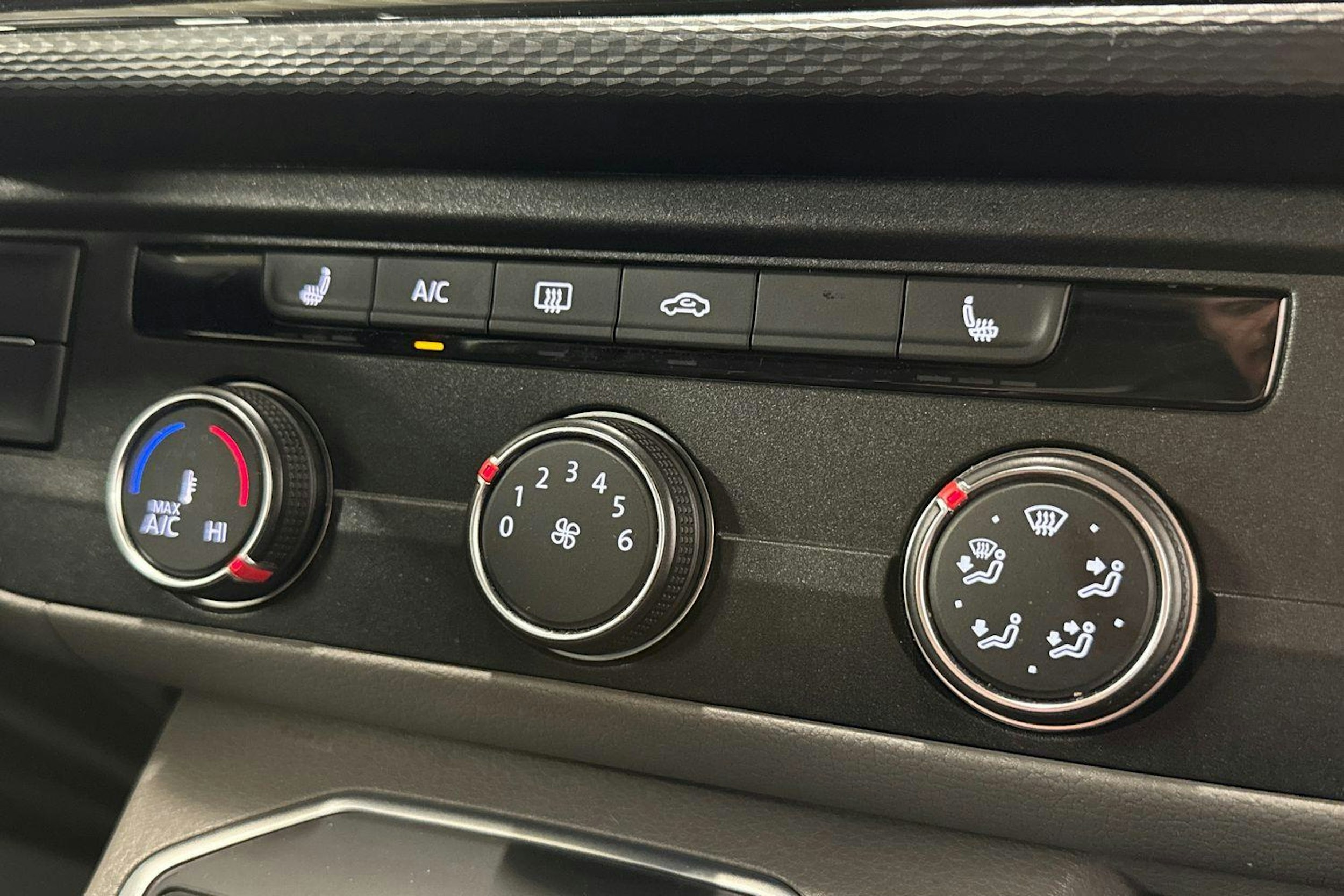 musta Volkswagen Transporter 2021 kuva 19.