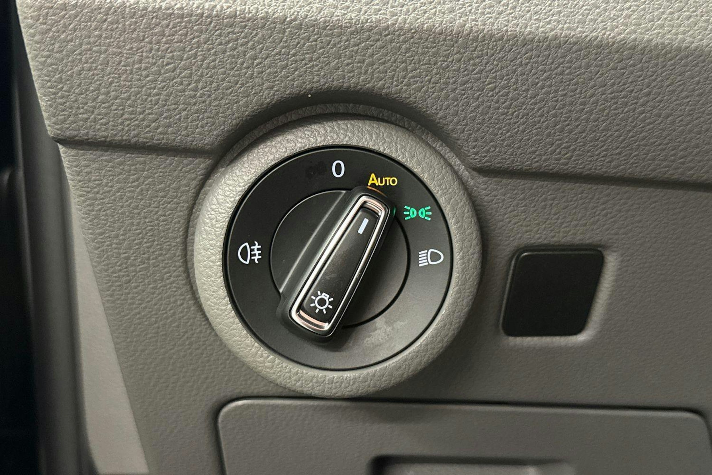 musta Volkswagen Transporter 2021 kuva 21.