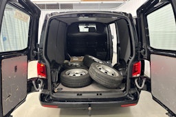 musta Volkswagen Transporter 2021 kuva 23.