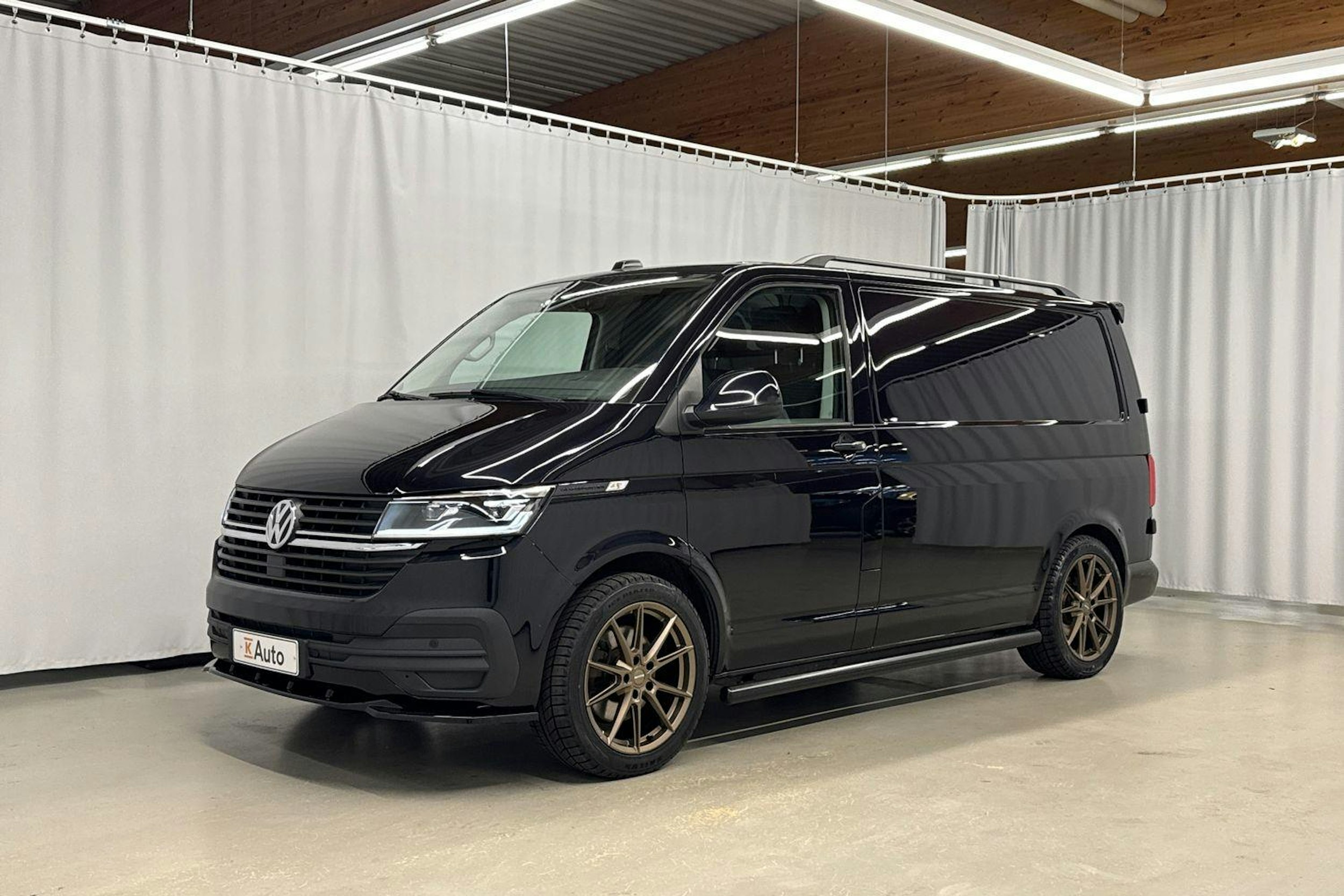 musta Volkswagen Transporter 2021 kuva 25.