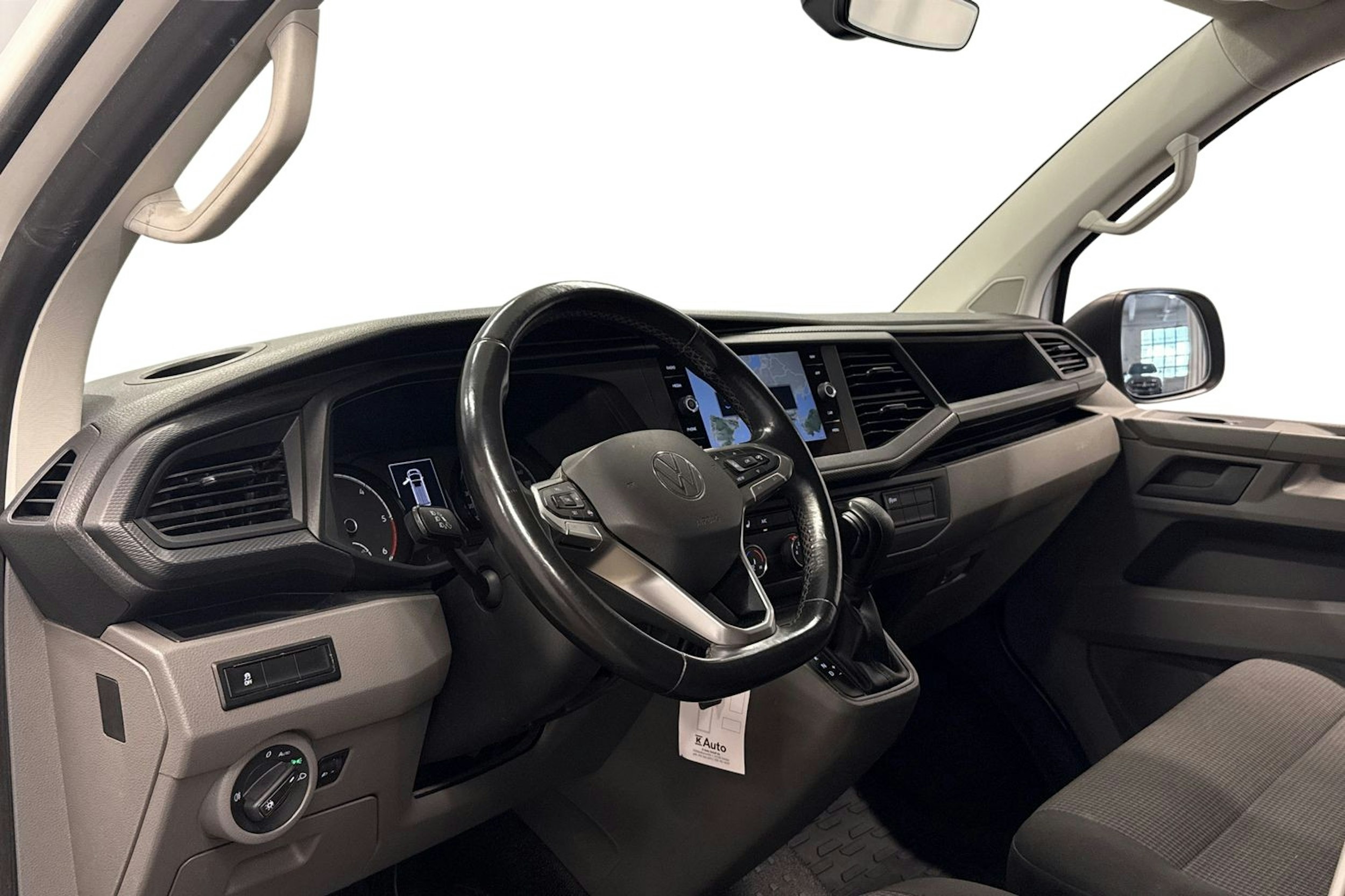 valkoinen Volkswagen Transporter 2021 kuva 6.