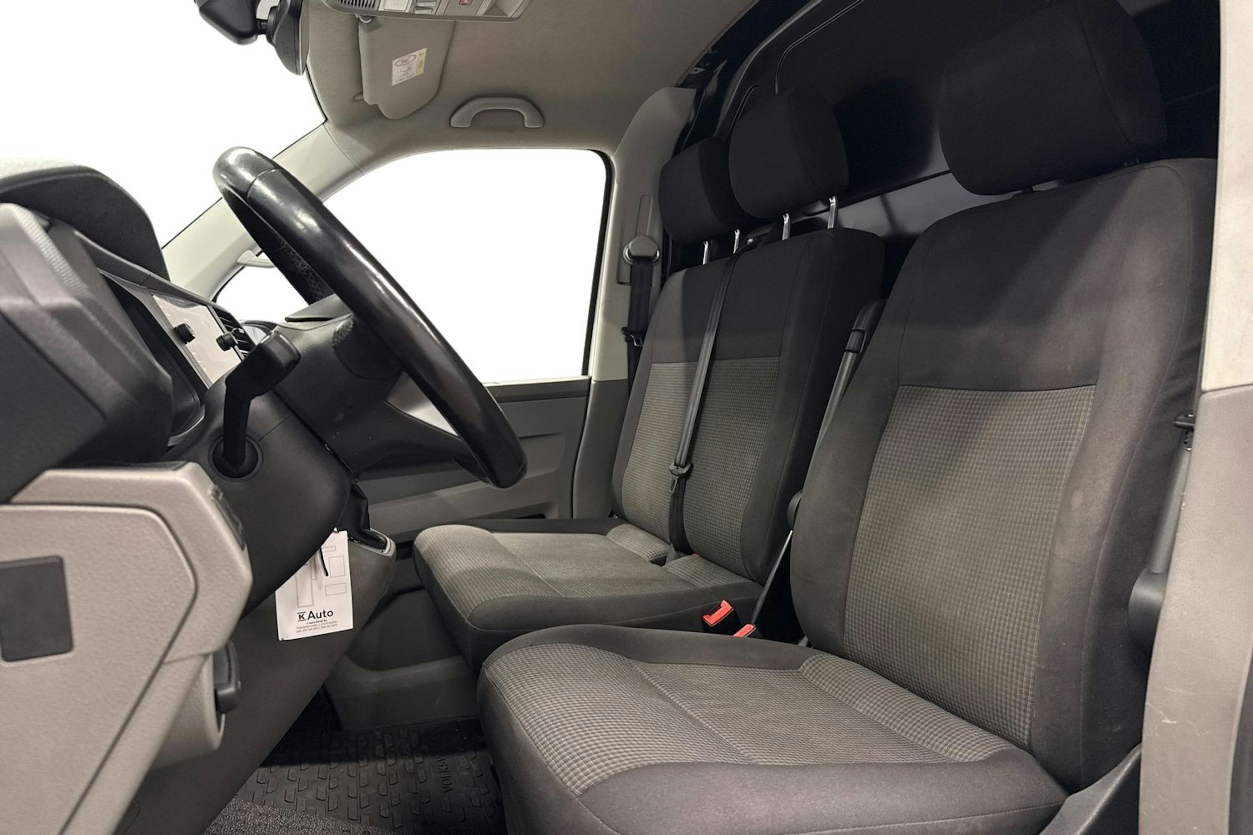 valkoinen Volkswagen Transporter 2021 kuva 8.