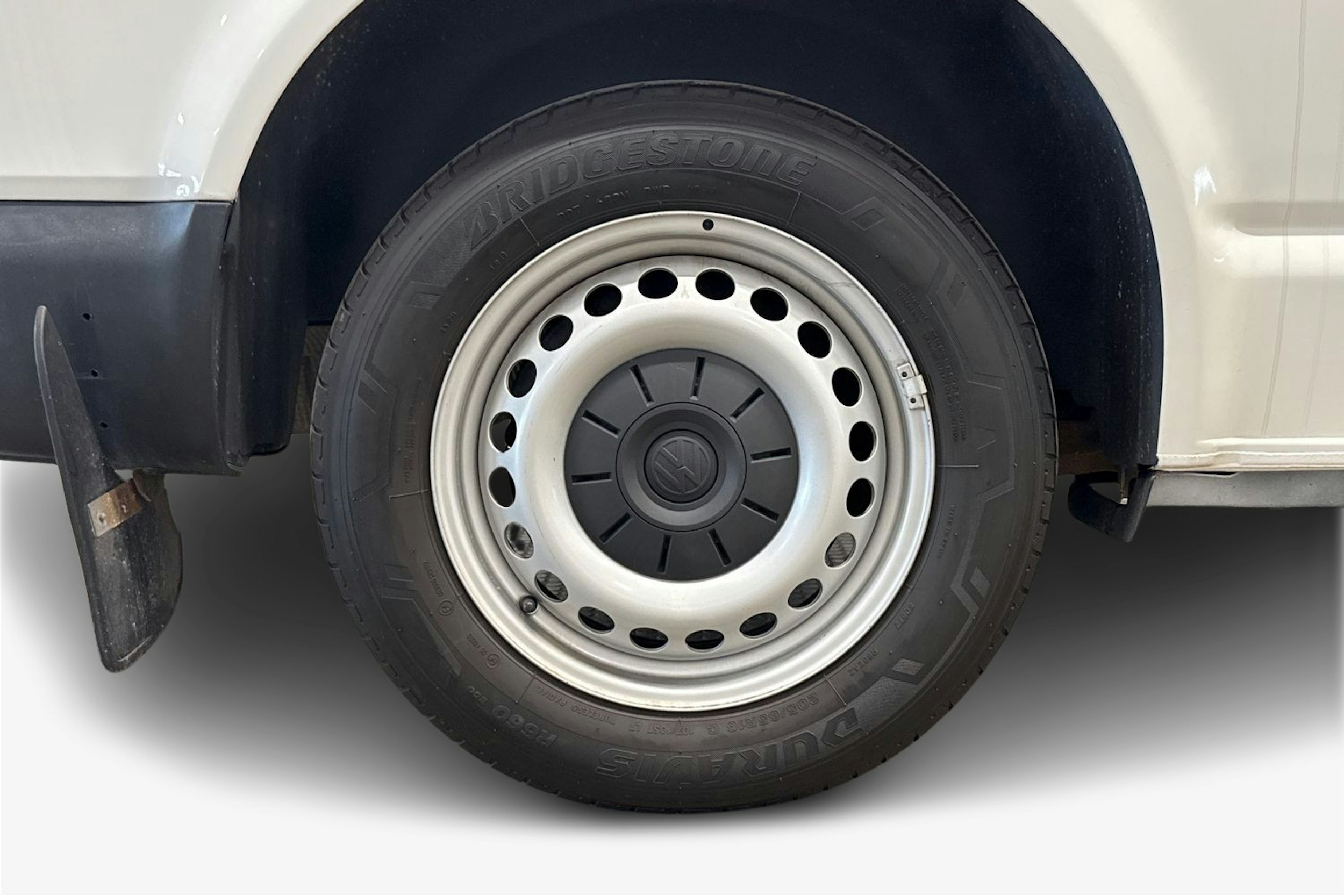 valkoinen Volkswagen Transporter 2021 kuva 9.