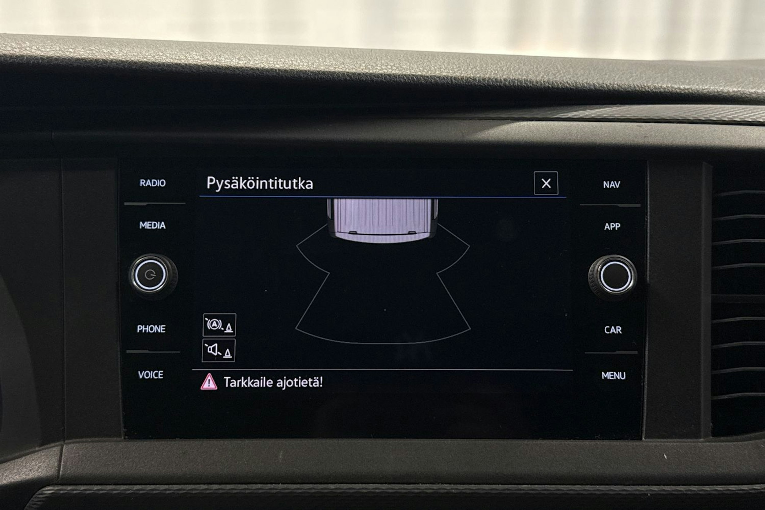 valkoinen Volkswagen Transporter 2021 kuva 18.