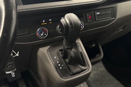 valkoinen Volkswagen Transporter 2021 kuva 21.