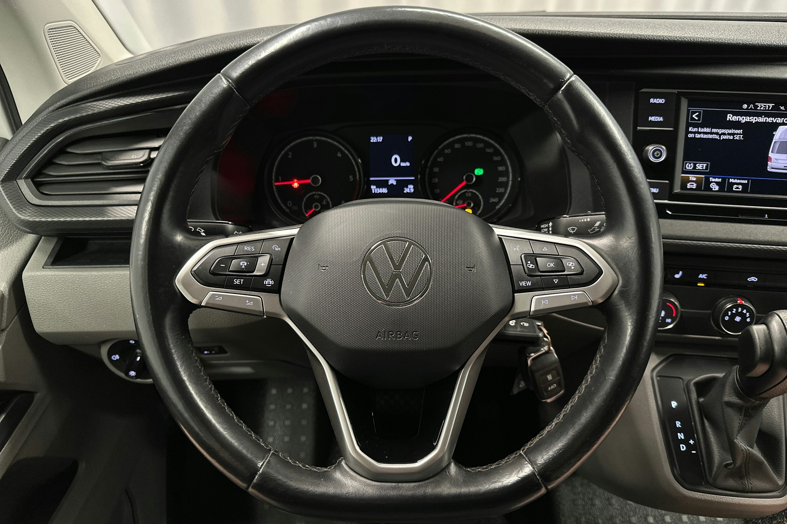 valkoinen Volkswagen Transporter 2021 kuva 12.