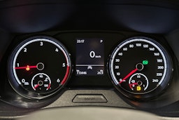 valkoinen Volkswagen Transporter 2021 kuva 15.