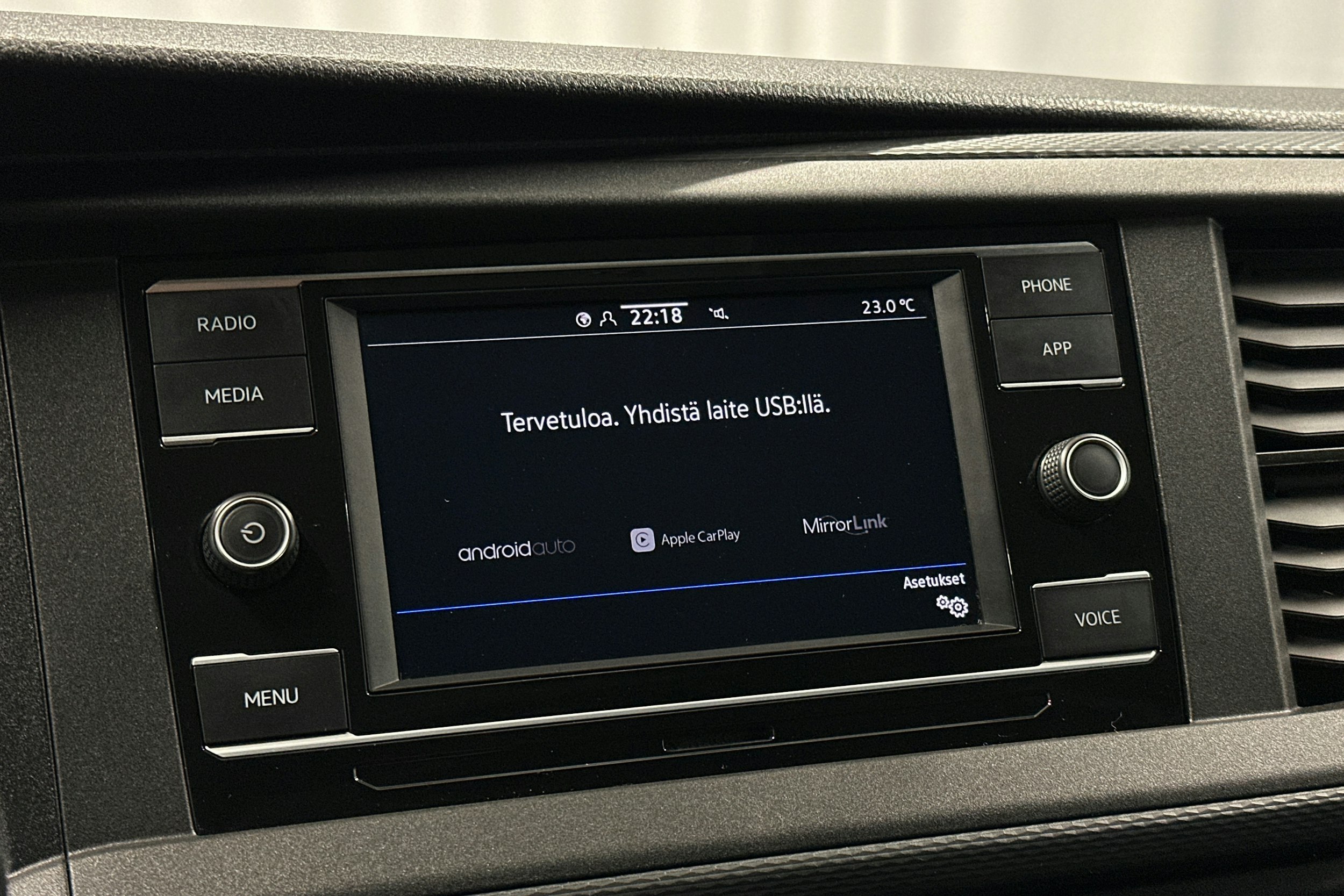 valkoinen Volkswagen Transporter 2021 kuva 17.