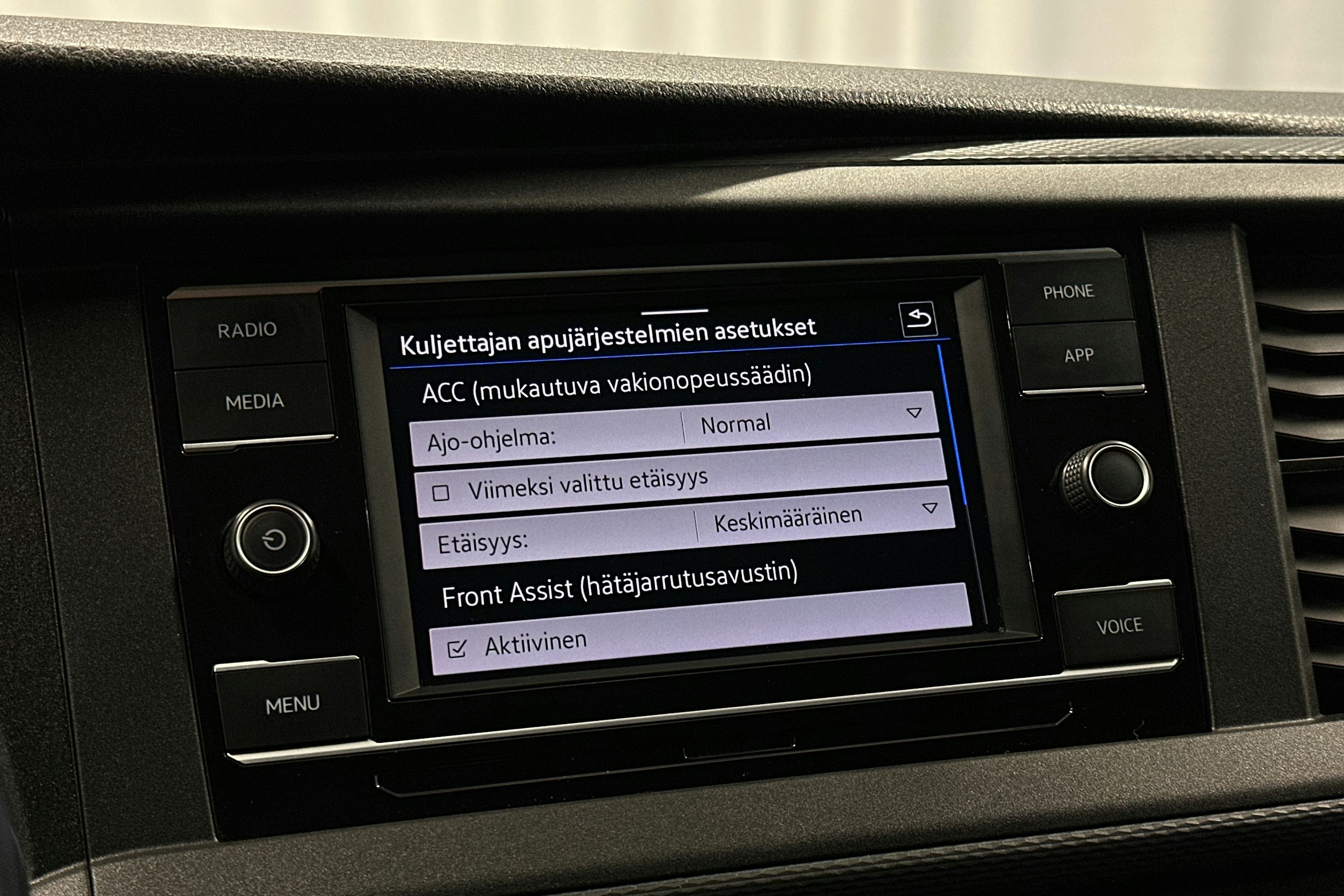 valkoinen Volkswagen Transporter 2021 kuva 18.