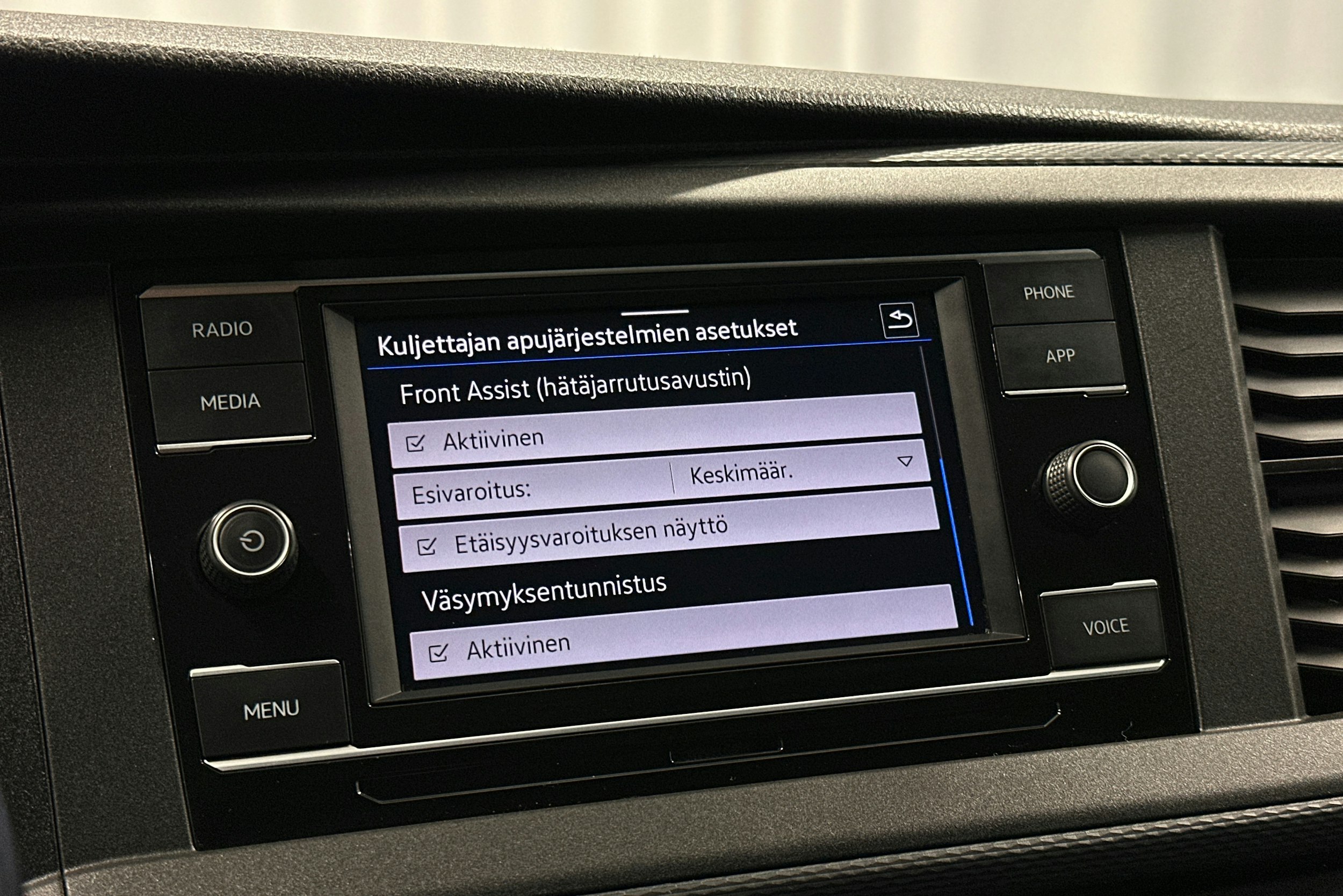 valkoinen Volkswagen Transporter 2021 kuva 19.