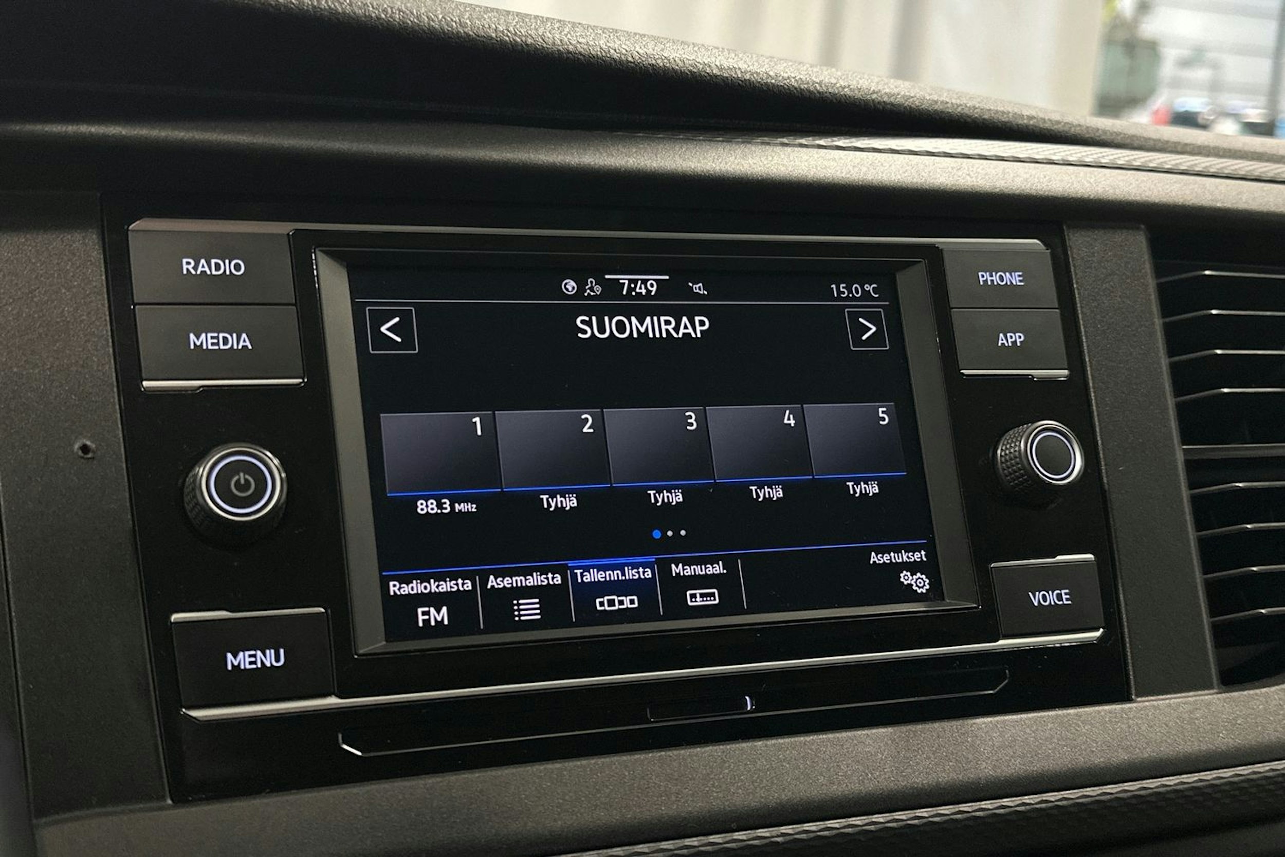 valkoinen Volkswagen Transporter 2021 kuva 16.
