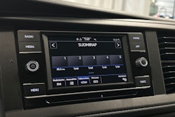 valkoinen Volkswagen Transporter 2021 kuva 16.