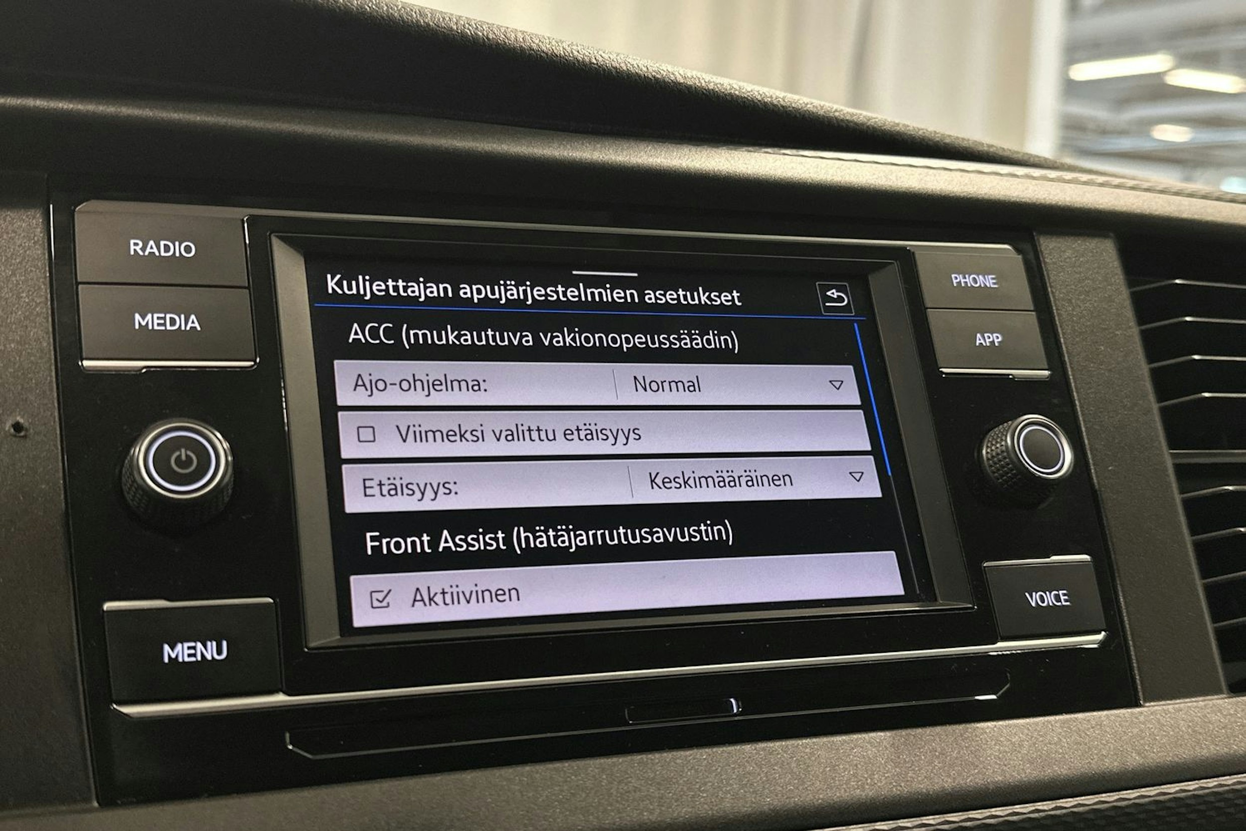 valkoinen Volkswagen Transporter 2021 kuva 19.
