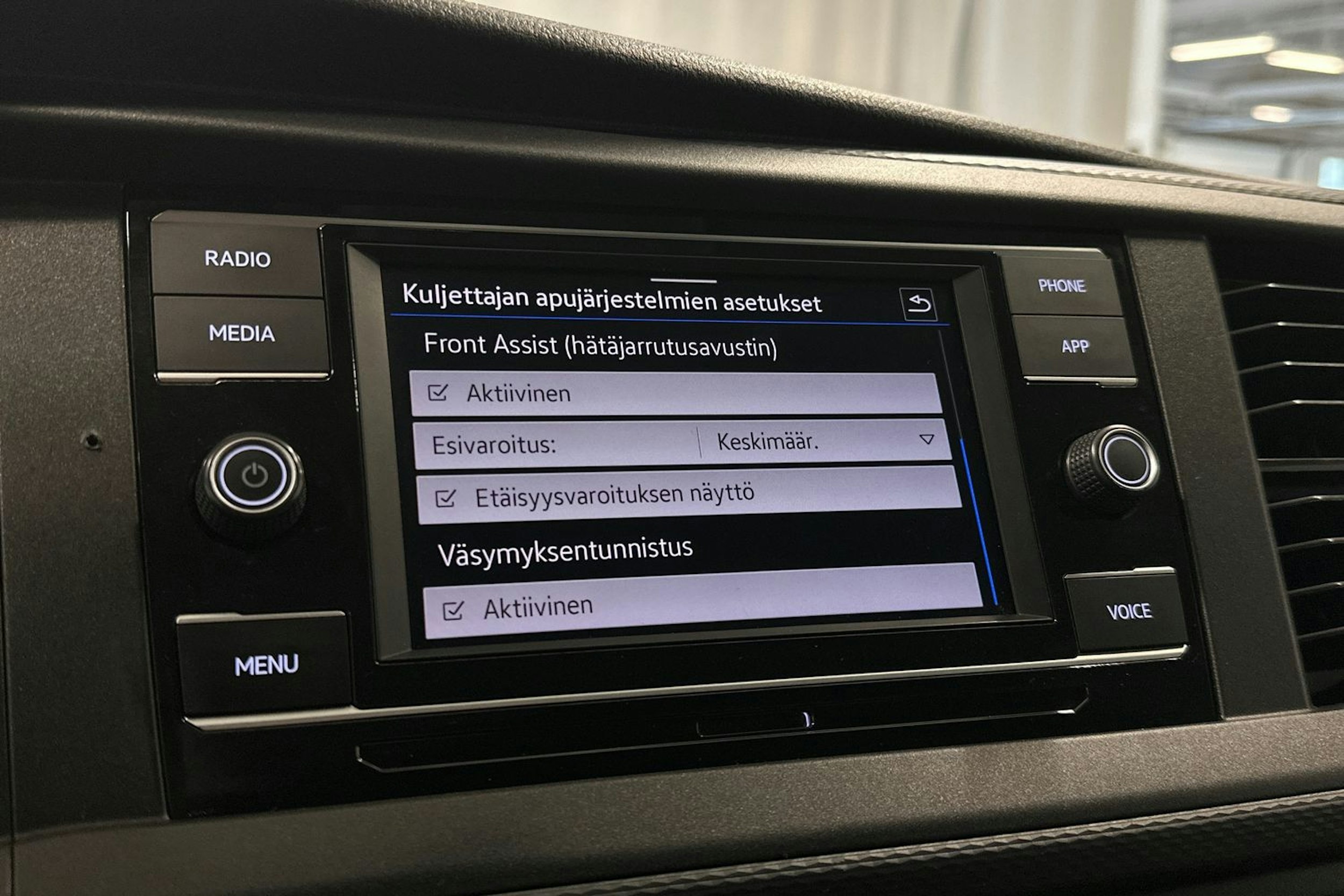 valkoinen Volkswagen Transporter 2021 kuva 20.