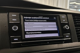 valkoinen Volkswagen Transporter 2021 kuva 20.