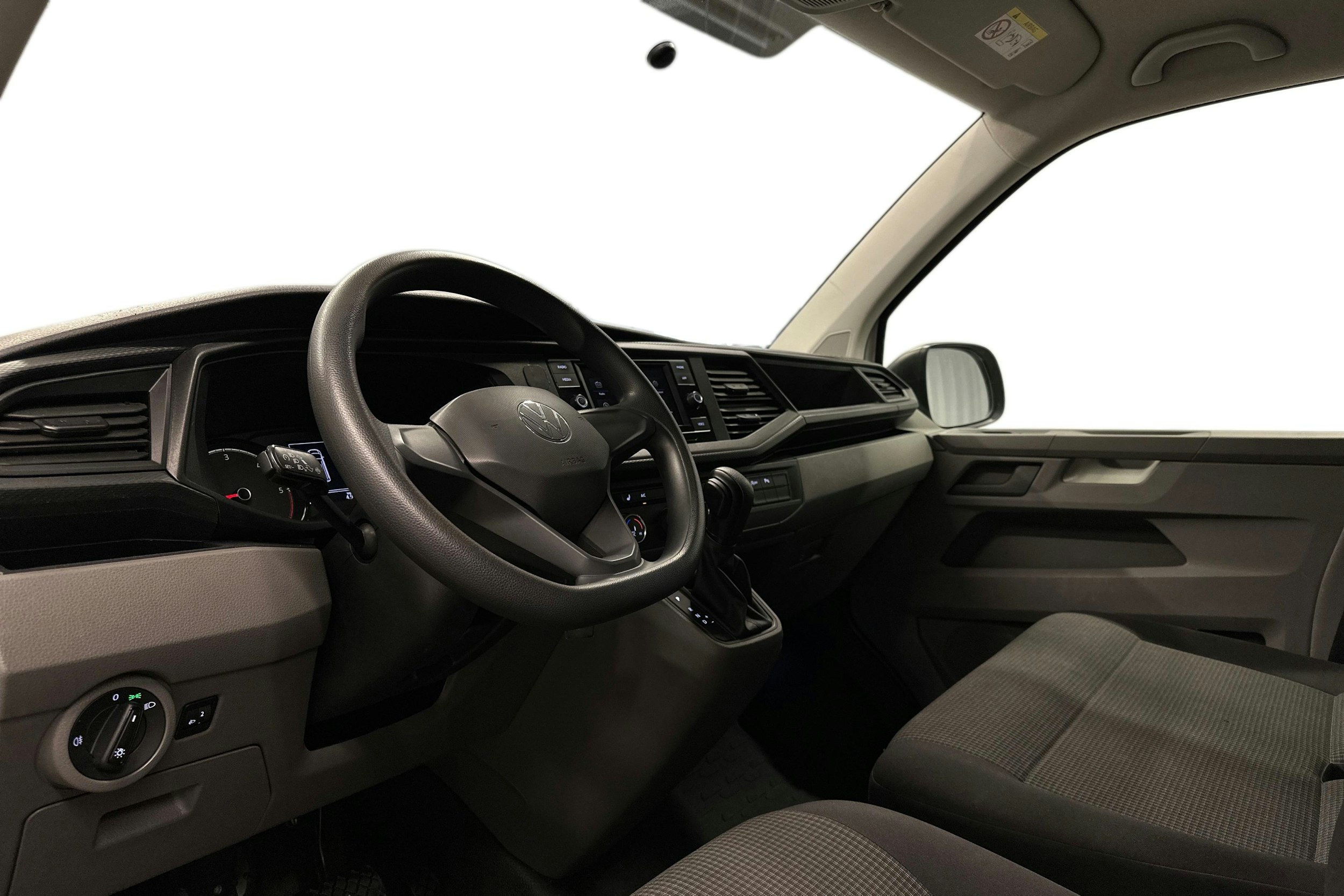 valkoinen Volkswagen Transporter 2021 kuva 6.