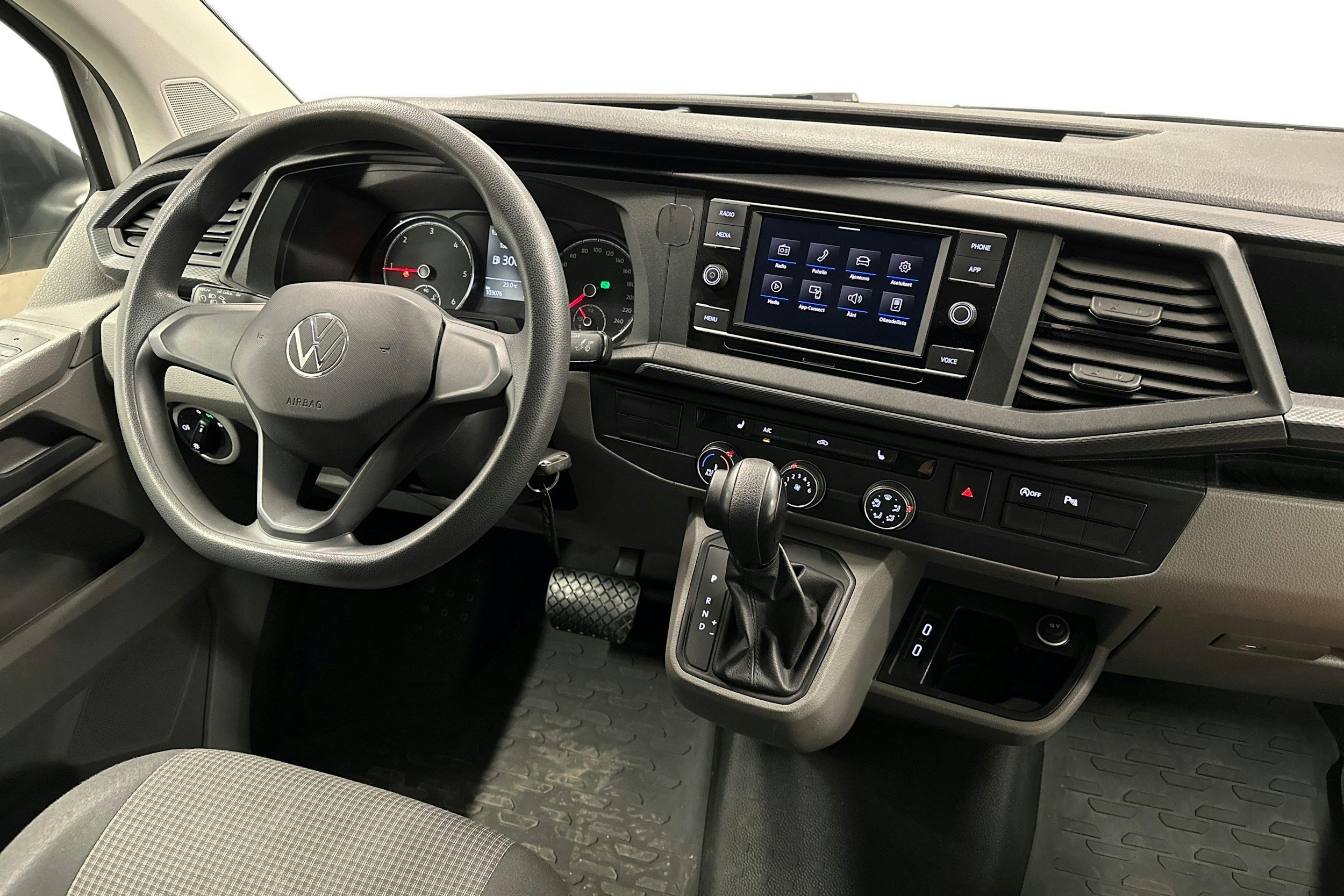 valkoinen Volkswagen Transporter 2021 kuva 7.