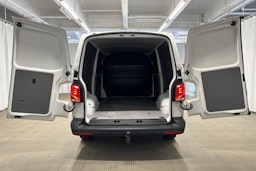 valkoinen Volkswagen Transporter 2021 kuva 10.