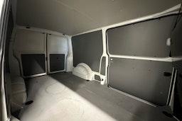 valkoinen Volkswagen Transporter 2021 kuva 11.