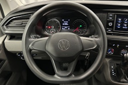 valkoinen Volkswagen Transporter 2021 kuva 13.