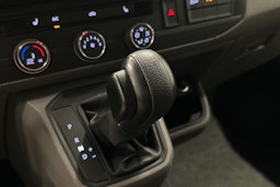 valkoinen Volkswagen Transporter 2021 kuva 19.