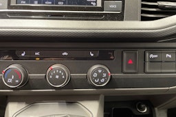 valkoinen Volkswagen Transporter 2021 kuva 27.