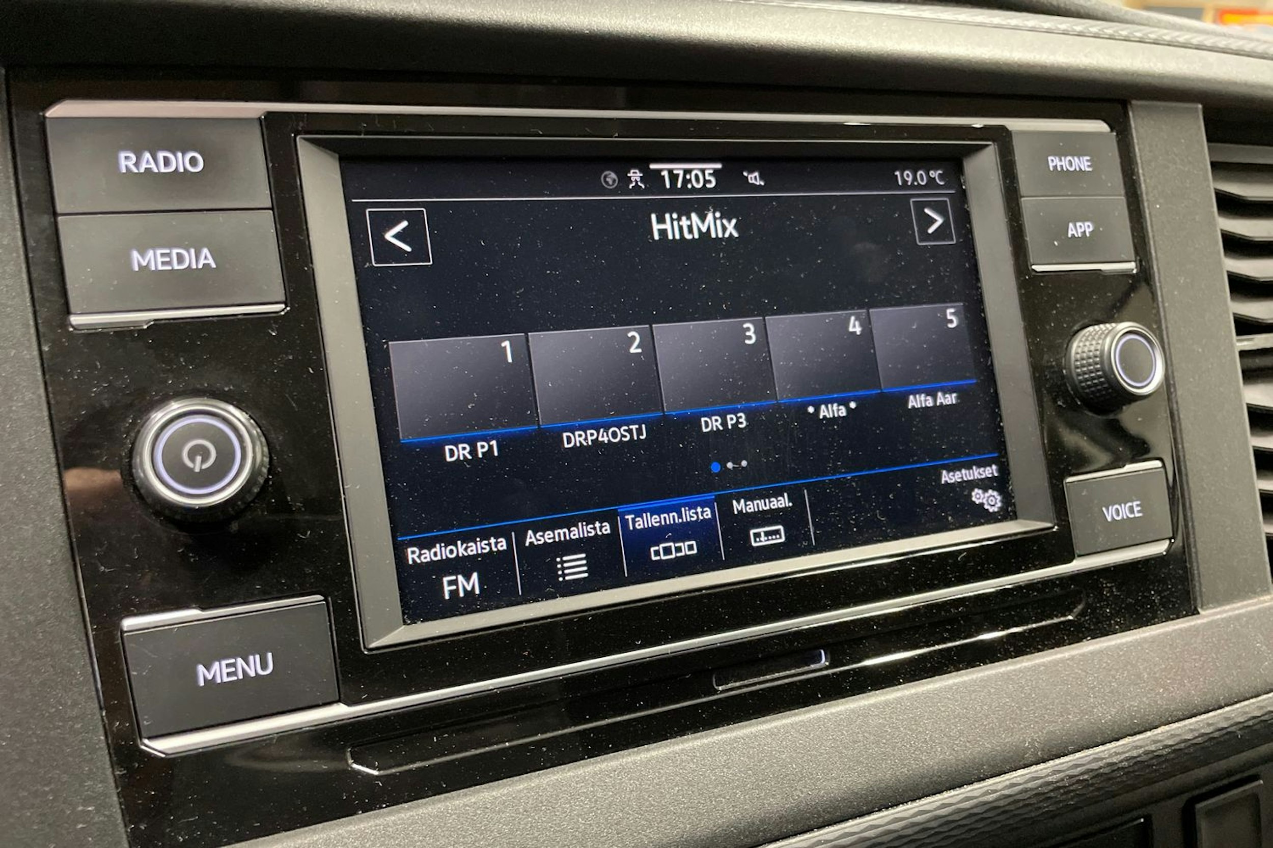 valkoinen Volkswagen Transporter 2021 kuva 28.