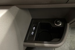 valkoinen Volkswagen Transporter 2021 kuva 32.