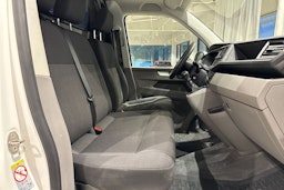 valkoinen Volkswagen Transporter 2021 kuva 17.