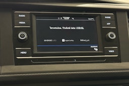 valkoinen Volkswagen Transporter 2021 kuva 20.