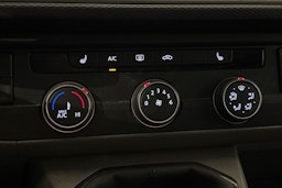 valkoinen Volkswagen Transporter 2021 kuva 22.