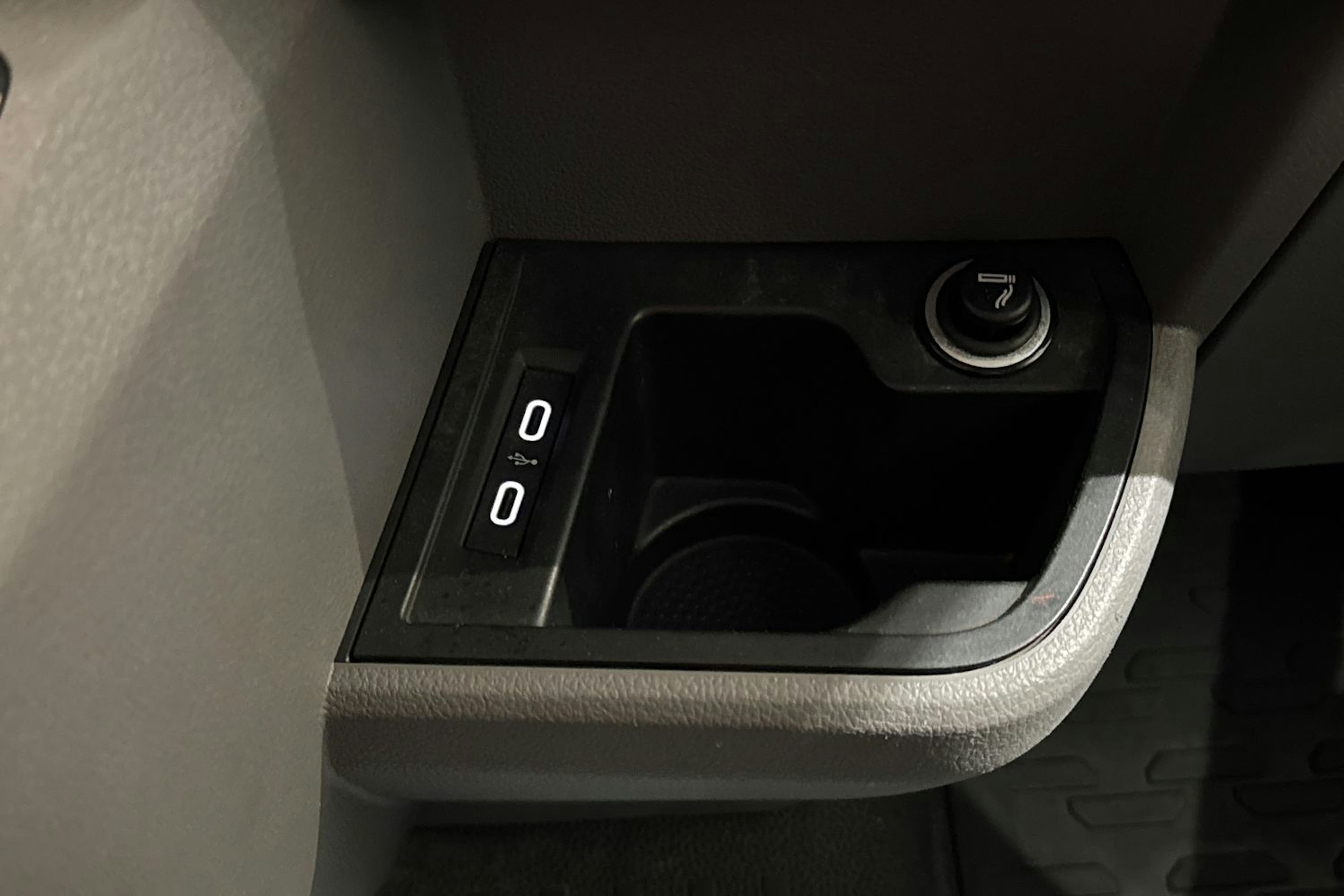 valkoinen Volkswagen Transporter 2021 kuva 23.