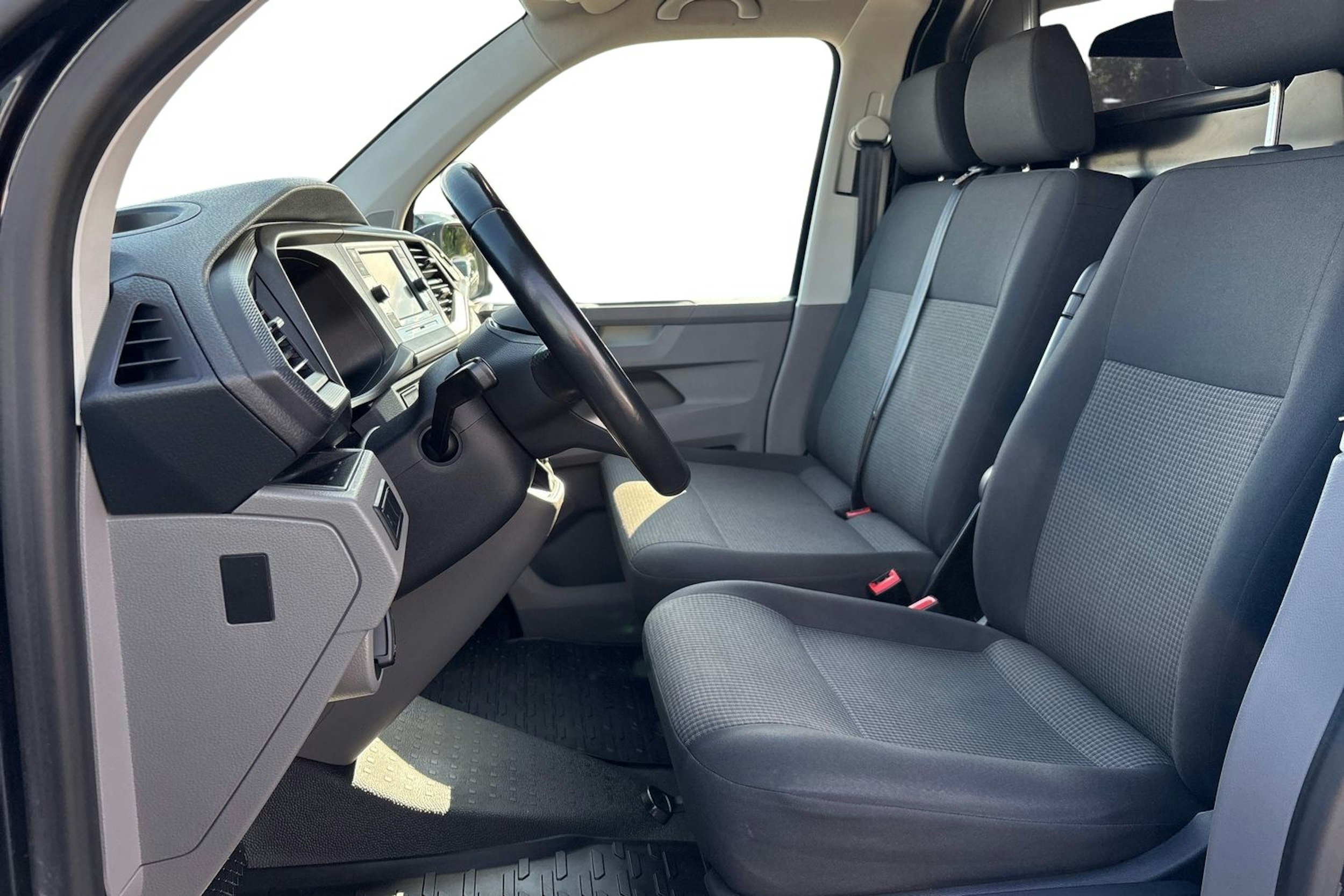 Sininen Volkswagen TRANSPORTER 2021 kuva 10.